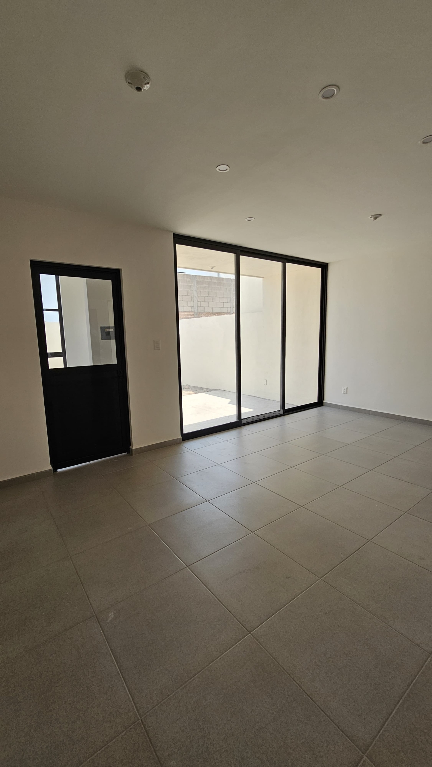 9476af4c-3be6-4333-85c0-4f35da8c752a 2